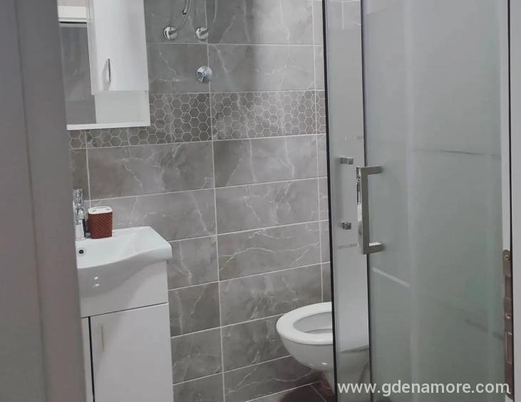 veliki apartman kupatilo